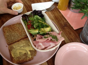 Tippy's sandwich plate with preservative-free ham & seeded loaf